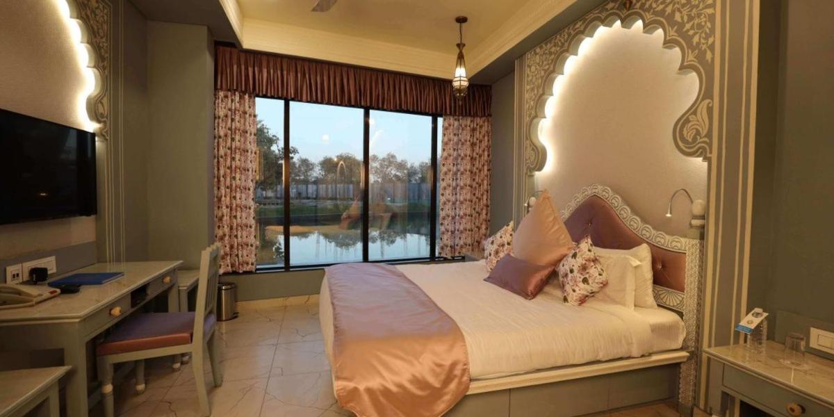 Neonz Resort & Club Ānand Екстериор снимка