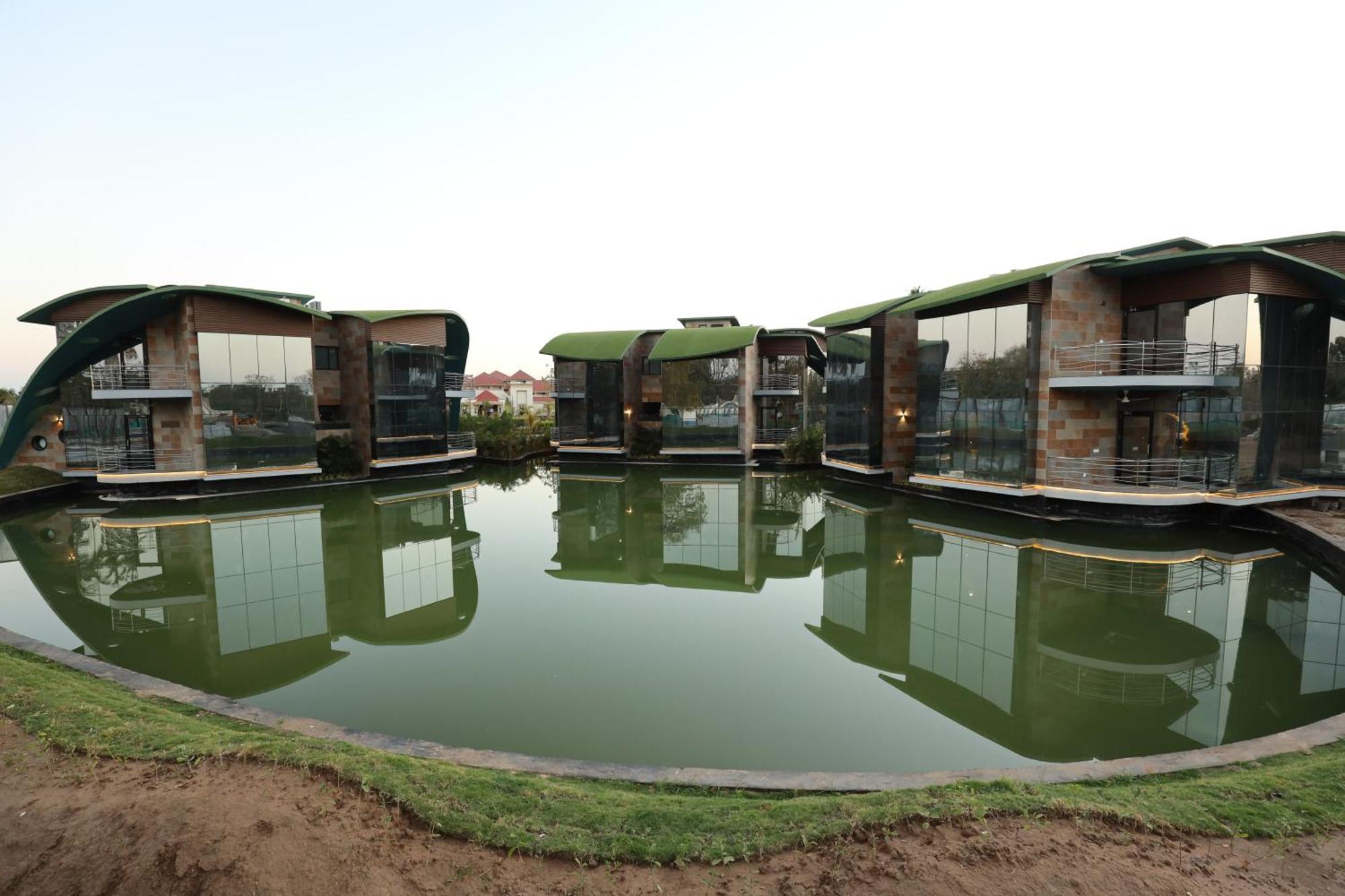 Neonz Resort & Club Ānand Екстериор снимка