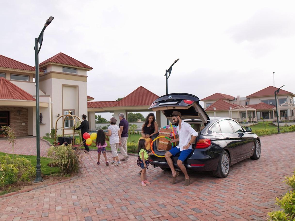Neonz Resort & Club Ānand Екстериор снимка