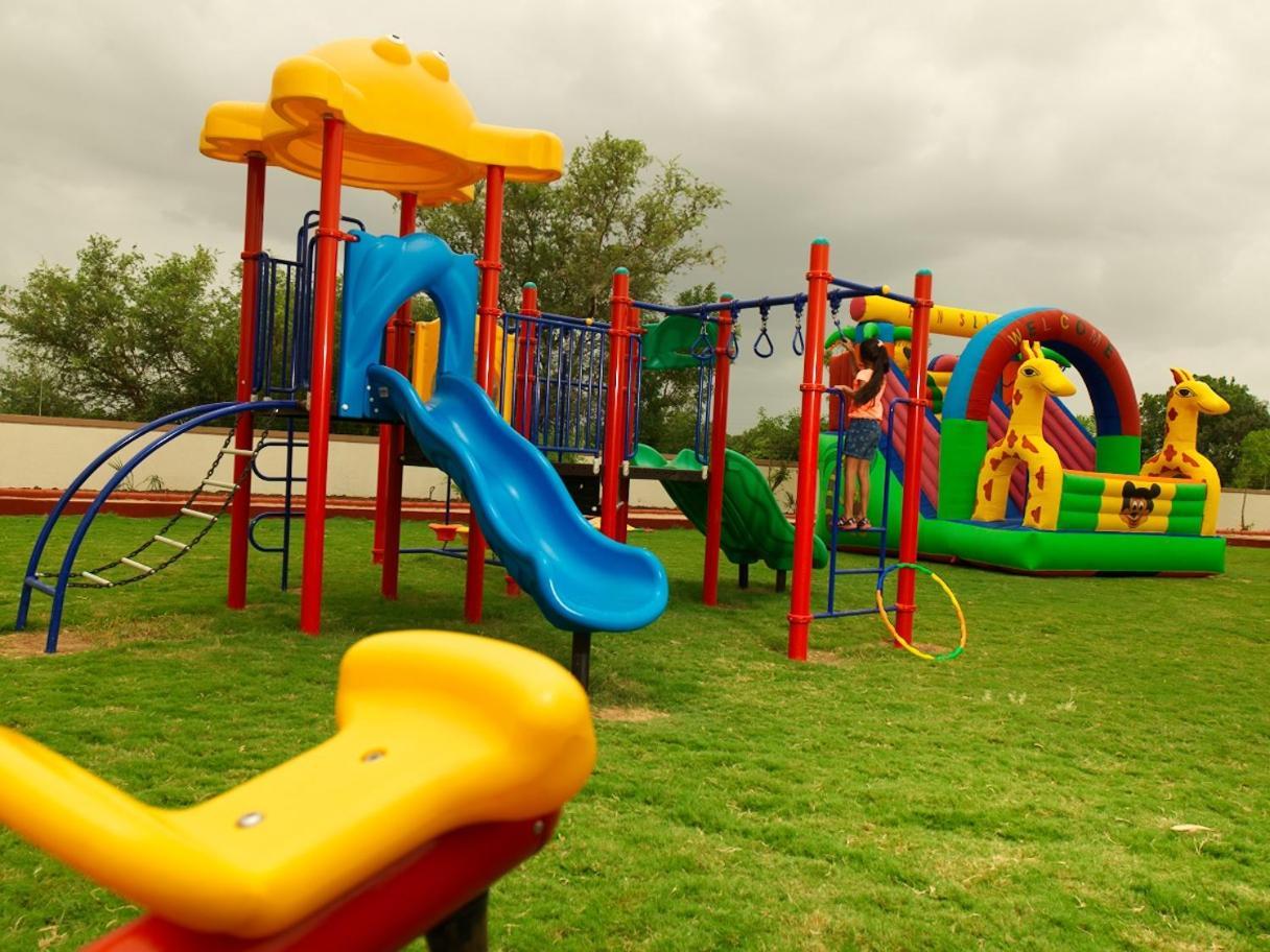 Neonz Resort & Club Ānand Екстериор снимка