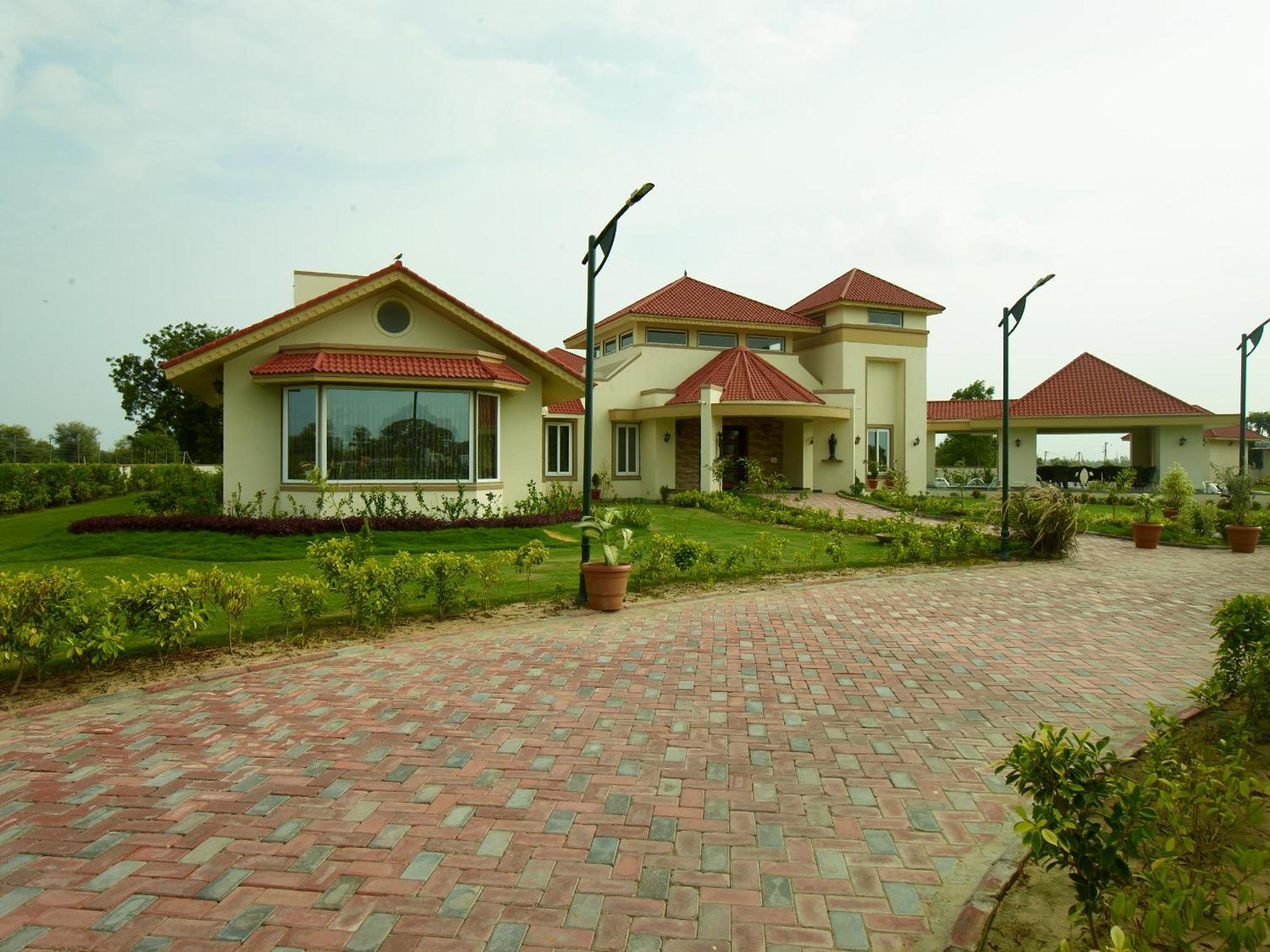 Neonz Resort & Club Ānand Екстериор снимка