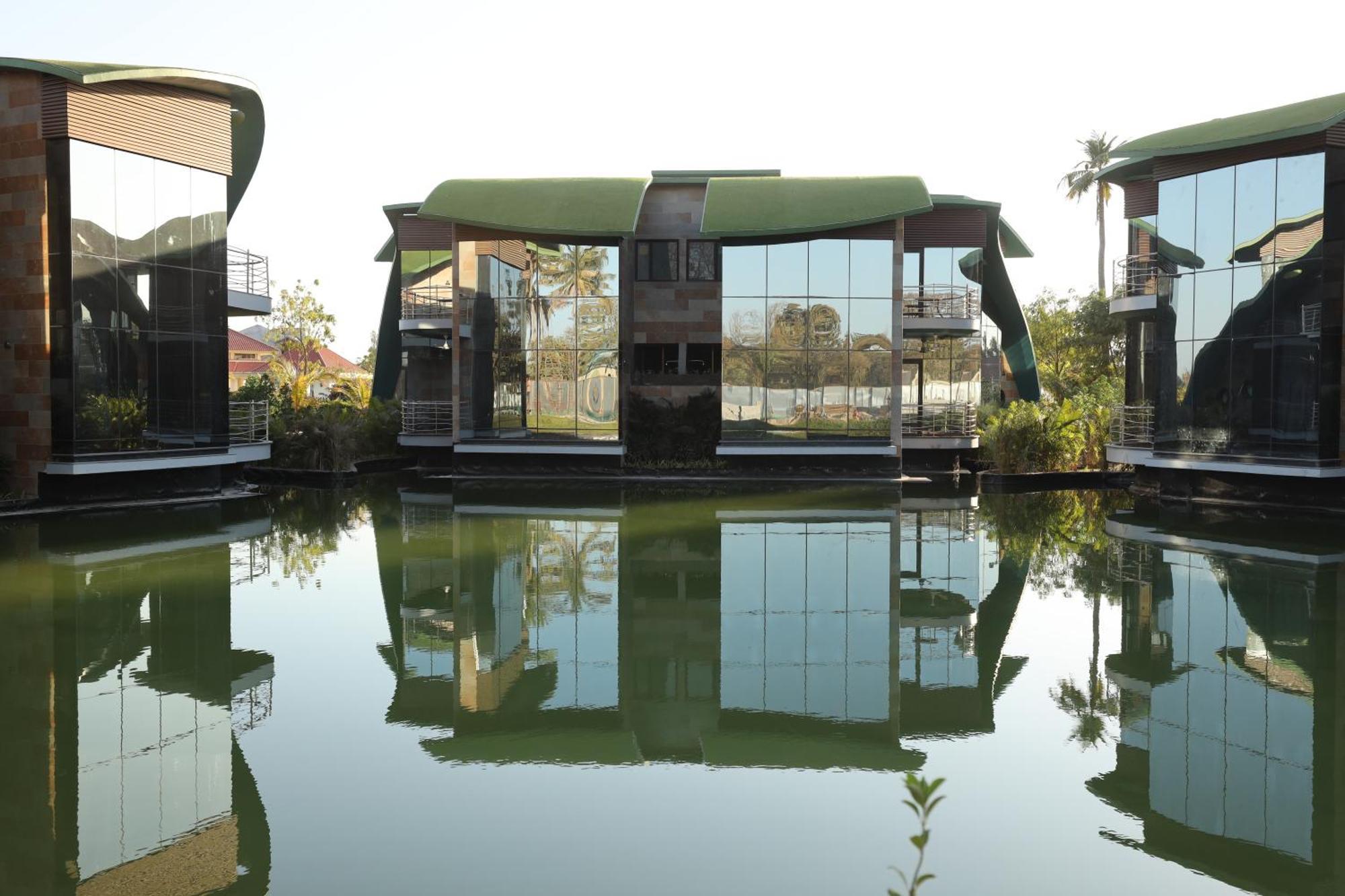Neonz Resort & Club Ānand Екстериор снимка