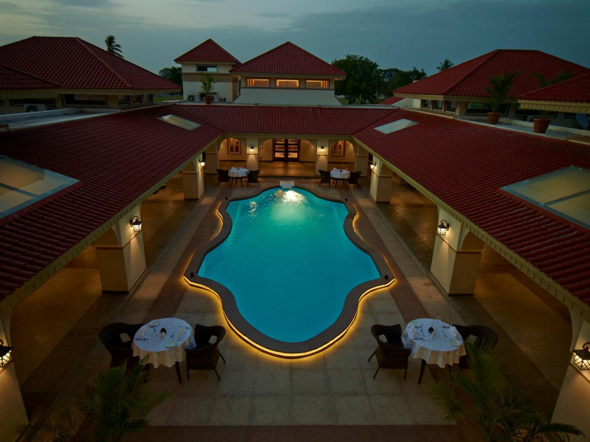 Neonz Resort & Club Ānand Екстериор снимка