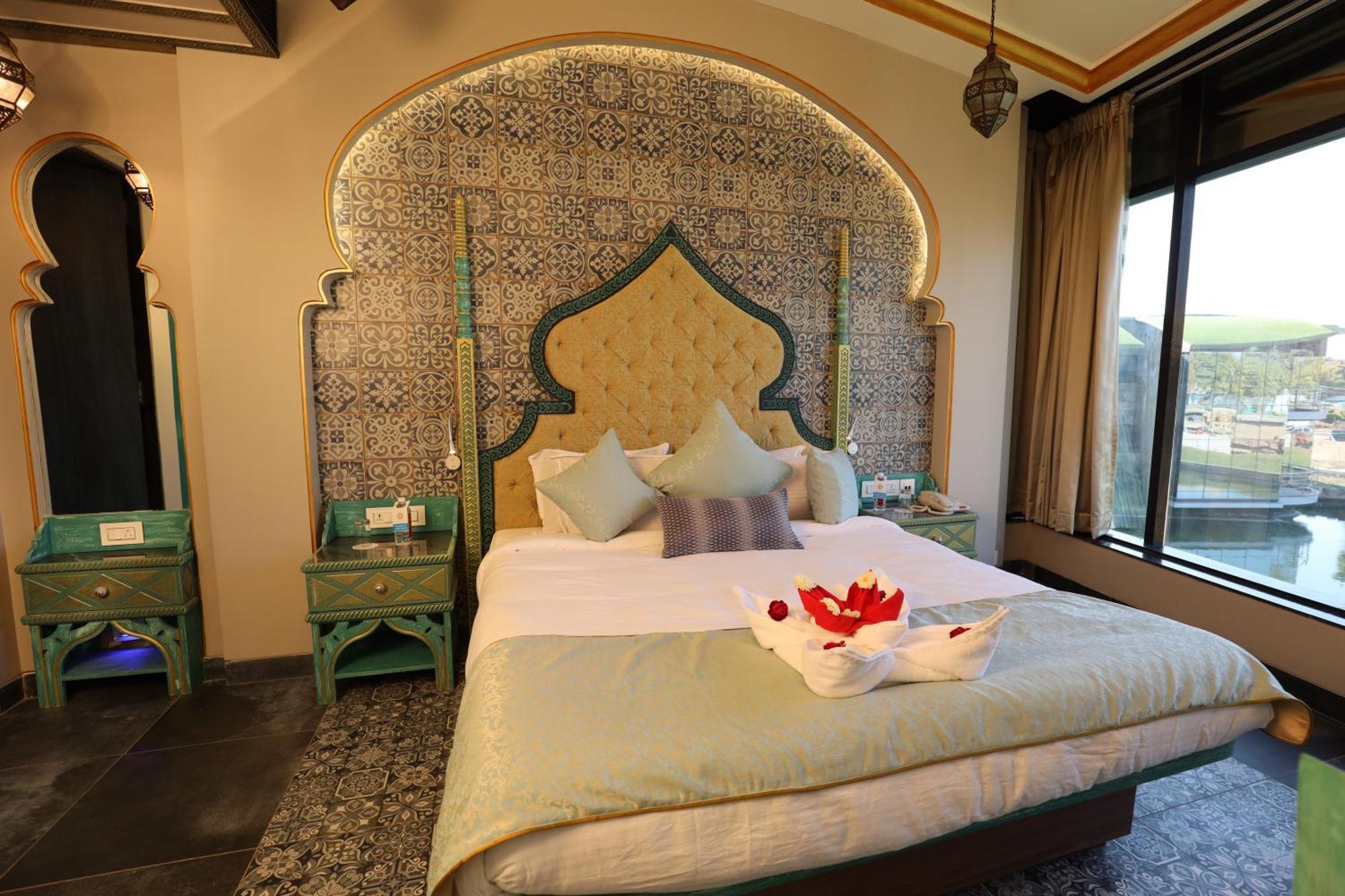 Neonz Resort & Club Ānand Екстериор снимка
